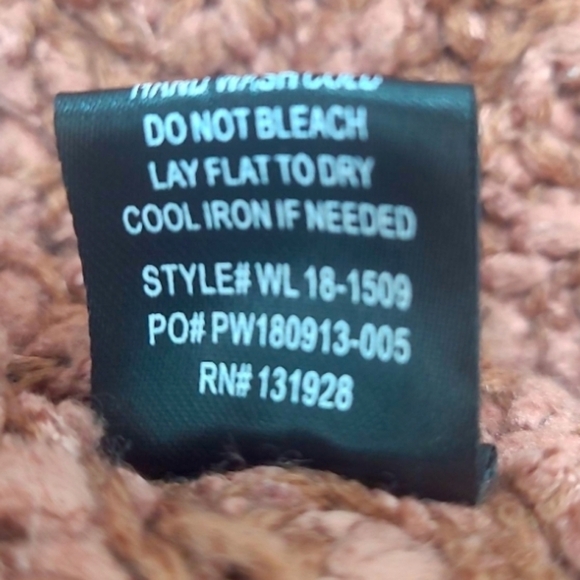 Oversized Knit Off Shoulder Sweater Size M/L - Picture 5 of 8